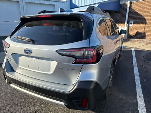 Used 2022 Subaru Outback Limited image 28