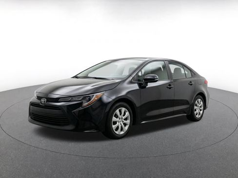 Used 2025 Toyota Corolla LE FWD image 3