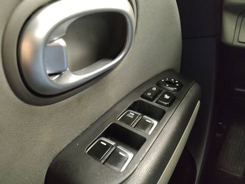 Used 2019 Kia Soul image 27