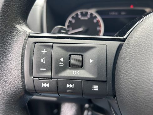 Used 2023 Nissan Rogue SV AWD/4WD image 9