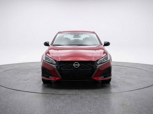 Used 2025 Nissan Altima 2.5 SV image 2