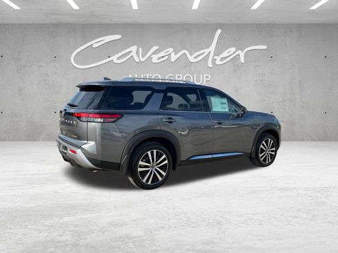 New 2025 Nissan Pathfinder Platinum image 16