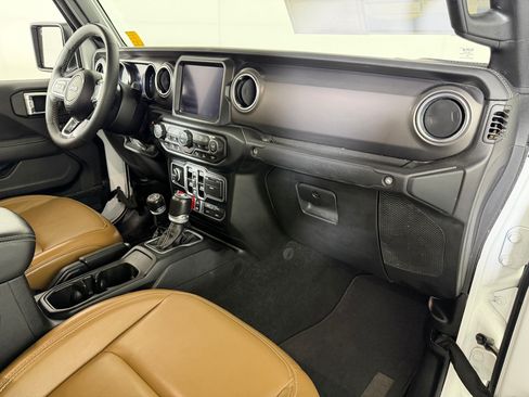 Used 2023 Jeep Gladiator Rubicon w/ LED Lighting Group AWD/4WD image 26