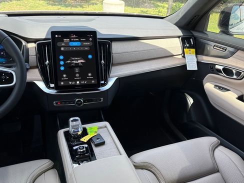 New 2026 Volvo XC90 B6 Ultra w/ Lounge Package image 13