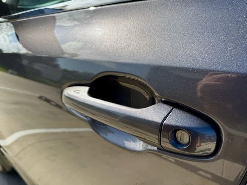 Used 2016 Toyota Highlander Limited image 27