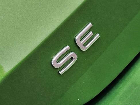 Certified 2025 Volkswagen Taos SE AWD/4WD image 8