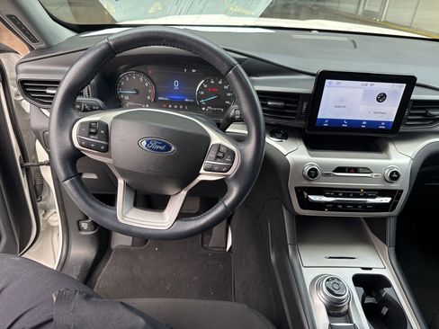 Used 2022 Ford Explorer XLT w/ Class IV Trailer Tow Package image 21