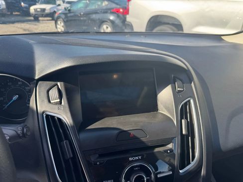 Used 2017 Ford Focus SEL image 34