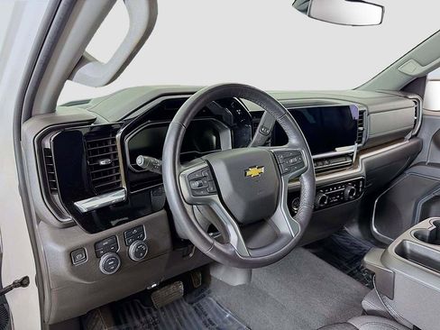 Used 2022 Chevrolet Silverado 1500 LT image 16