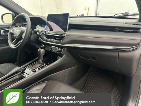 Used 2024 Jeep Compass Trailhawk image 10