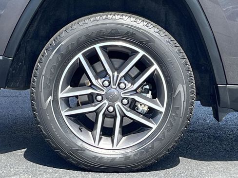 Used 2019 Jeep Grand Cherokee Laredo w/ Laredo X Package AWD/4WD image 26