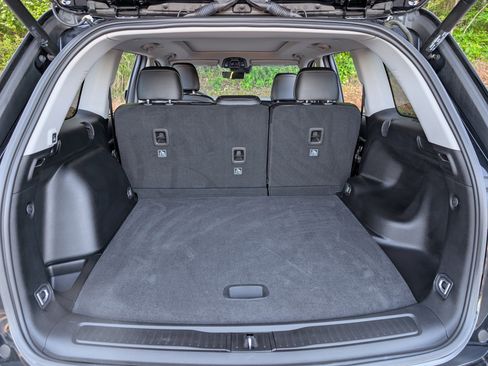 Used 2023 Jeep Grand Cherokee Limited w/ Luxury Tech Group II image 19