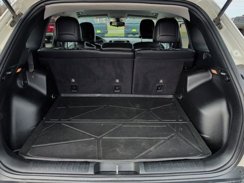 Used 2019 Jeep Cherokee Trailhawk w/ Cold Weather Group image 36