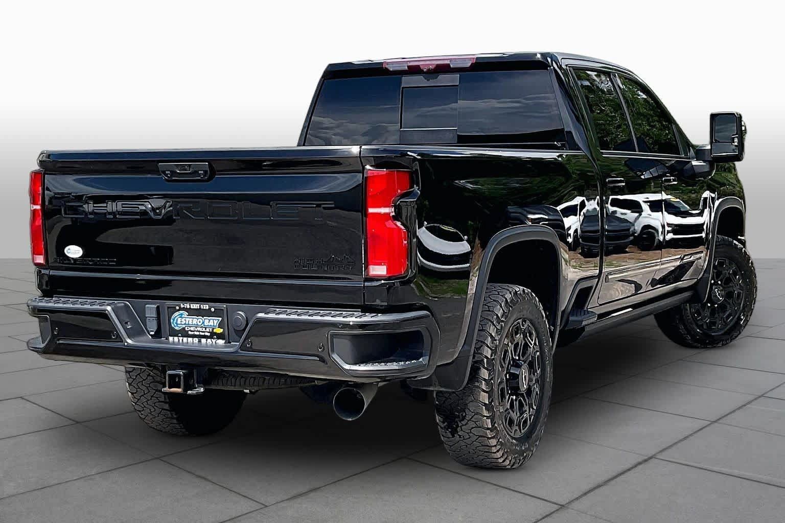 Used 2024 Chevrolet Silverado 2500 High Country w/ High Country Premium Package AWD/4WD image 13