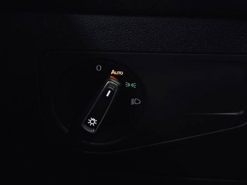 Used 2022 Volkswagen Tiguan SE R-Line image 36