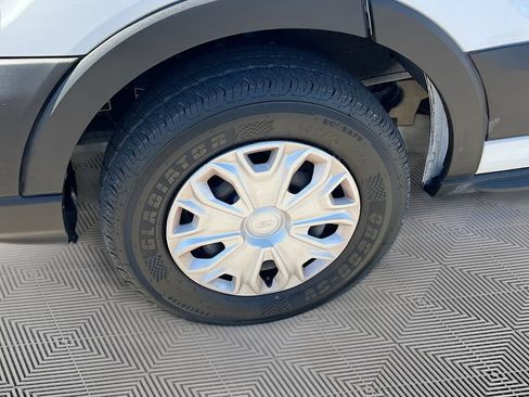 Used 2023 Ford E-Transit Medium Roof RWD image 30