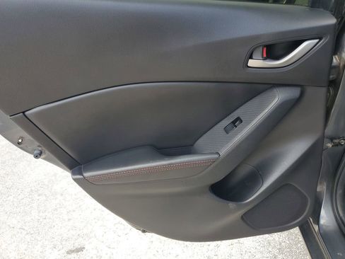 Used 2016 MAZDA MAZDA3 i Grand Touring image 11