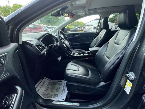 Used 2020 Ford Edge Titanium AWD/4WD image 19