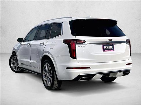 Used 2022 Cadillac XT6 Premium Luxury image 13