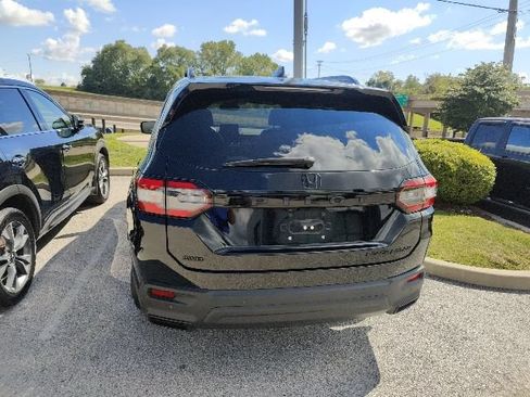 Used 2025 Honda Pilot Black Edition image 6