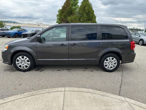 Used 2019 Dodge Grand Caravan SE FWD image 7