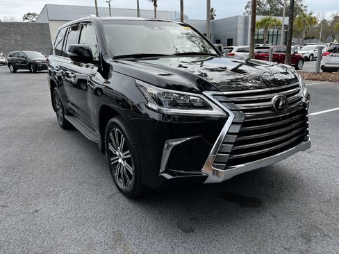 Used 2020 Lexus LX 570 4WD w/ Luxury Package image 2
