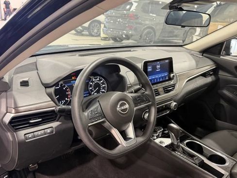 Used 2024 Nissan Altima 2.5 SV FWD image 12