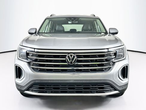 Used 2025 Volkswagen Atlas SE FWD image 2