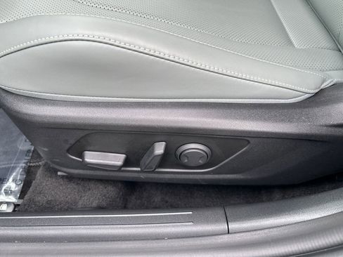 Certified 2025 Hyundai Elantra Limited image 14