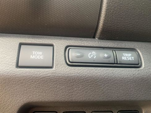 Used 2023 Nissan Frontier SV w/ SV Convenience Package image 11