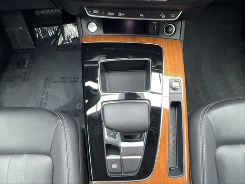 Used 2023 Audi Q5 2.0T Premium w/ Convenience Package AWD/4WD image 30
