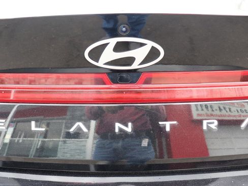 Used 2024 Hyundai Elantra Limited image 61