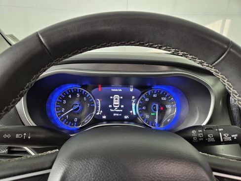 Certified 2023 Chrysler Pacifica Touring-L image 43