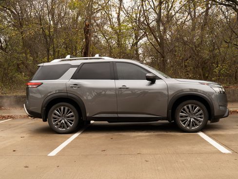 Used 2023 Nissan Pathfinder SL w/ SL Premium Package image 10