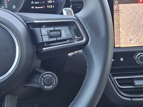 Certified 2026 Porsche Macan AWD/4WD image 27