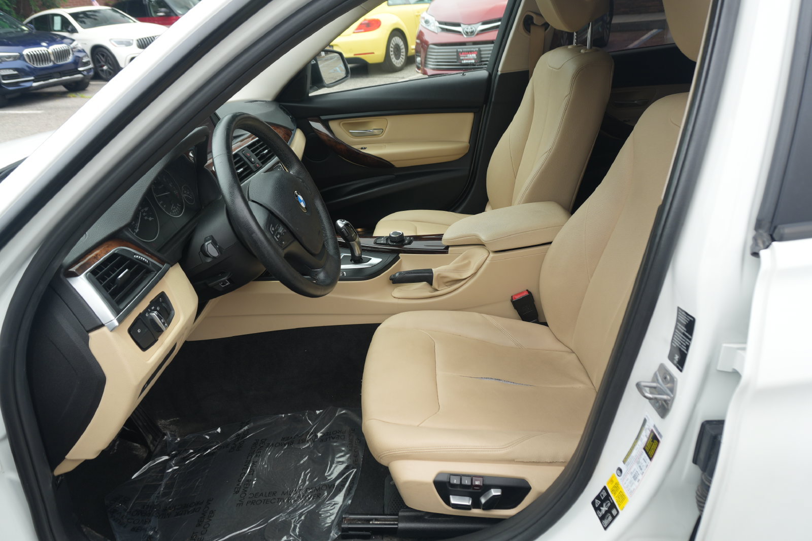 Used 2018 BMW 320i xDrive Sedan w/ Convenience Package AWD/4WD image 14