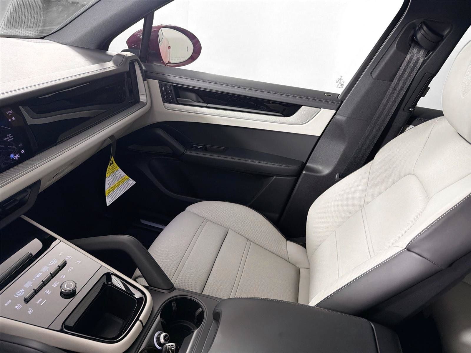 Certified 2026 Porsche Cayenne AWD/4WD image 29