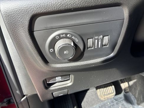 Used 2024 Jeep Grand Cherokee Limited w/ Luxury Tech Group II AWD/4WD image 12