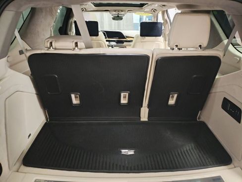 Used 2022 Cadillac Escalade Premium Luxury Platinum image 15