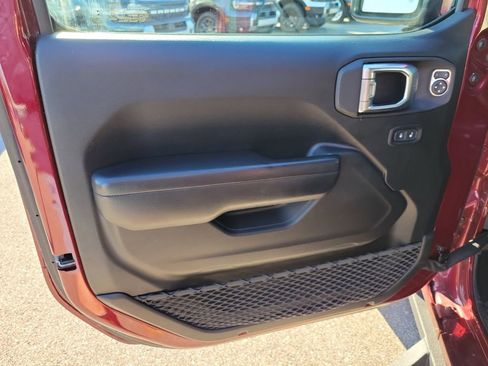 Used 2021 Jeep Wrangler Unlimited Sport image 12