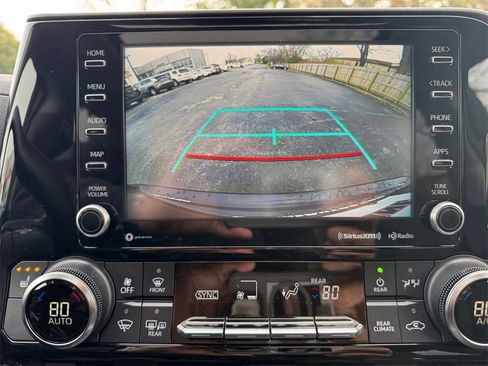 Used 2022 Toyota Highlander XLE image 25