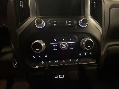 Used 2019 GMC Sierra 1500 SLT w/ SLT Convenience Package image 9