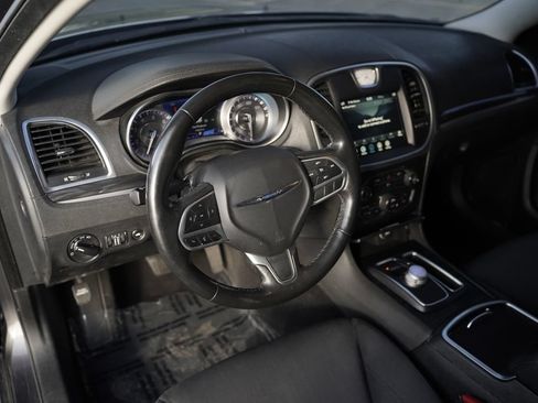 Used 2020 Chrysler 300 Touring w/ Sport Appearance Package RWD image 9