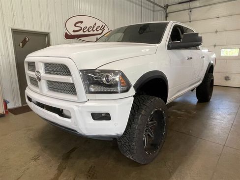 Used 2016 RAM 1500 Laramie w/ Convenience Group AWD/4WD image 2