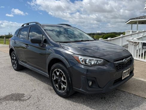 Used 2019 Subaru Crosstrek 2.0i Premium image 3