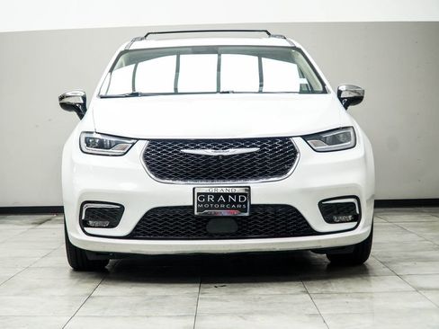 Used 2023 Chrysler Pacifica Limited FWD image 7