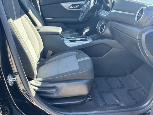 Used 2025 Chevrolet Blazer LT image 13
