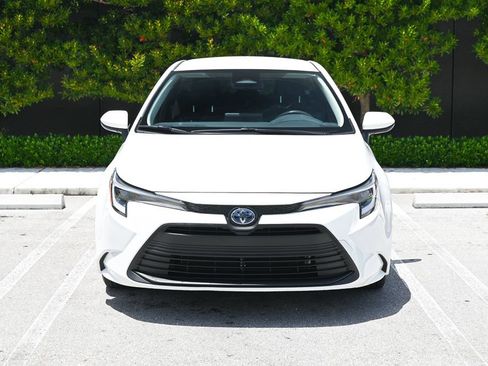 Used 2024 Toyota Corolla LE FWD image 2