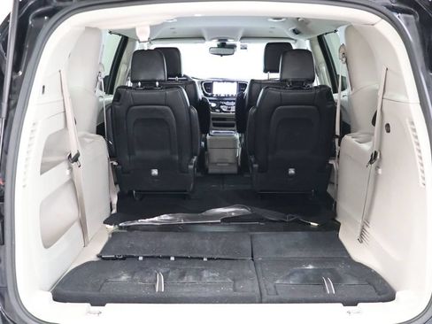 Used 2024 Chrysler Pacifica Touring-L FWD image 35