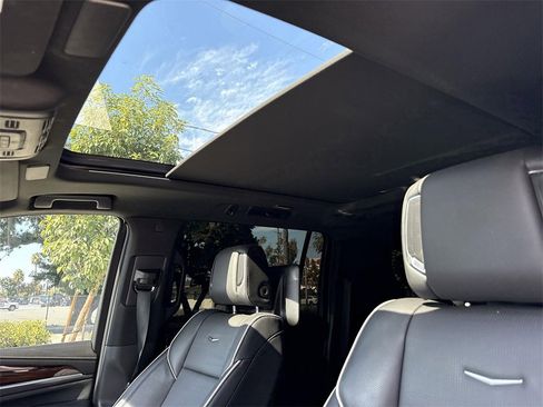 Used 2024 Cadillac Escalade ESV Premium Luxury image 18